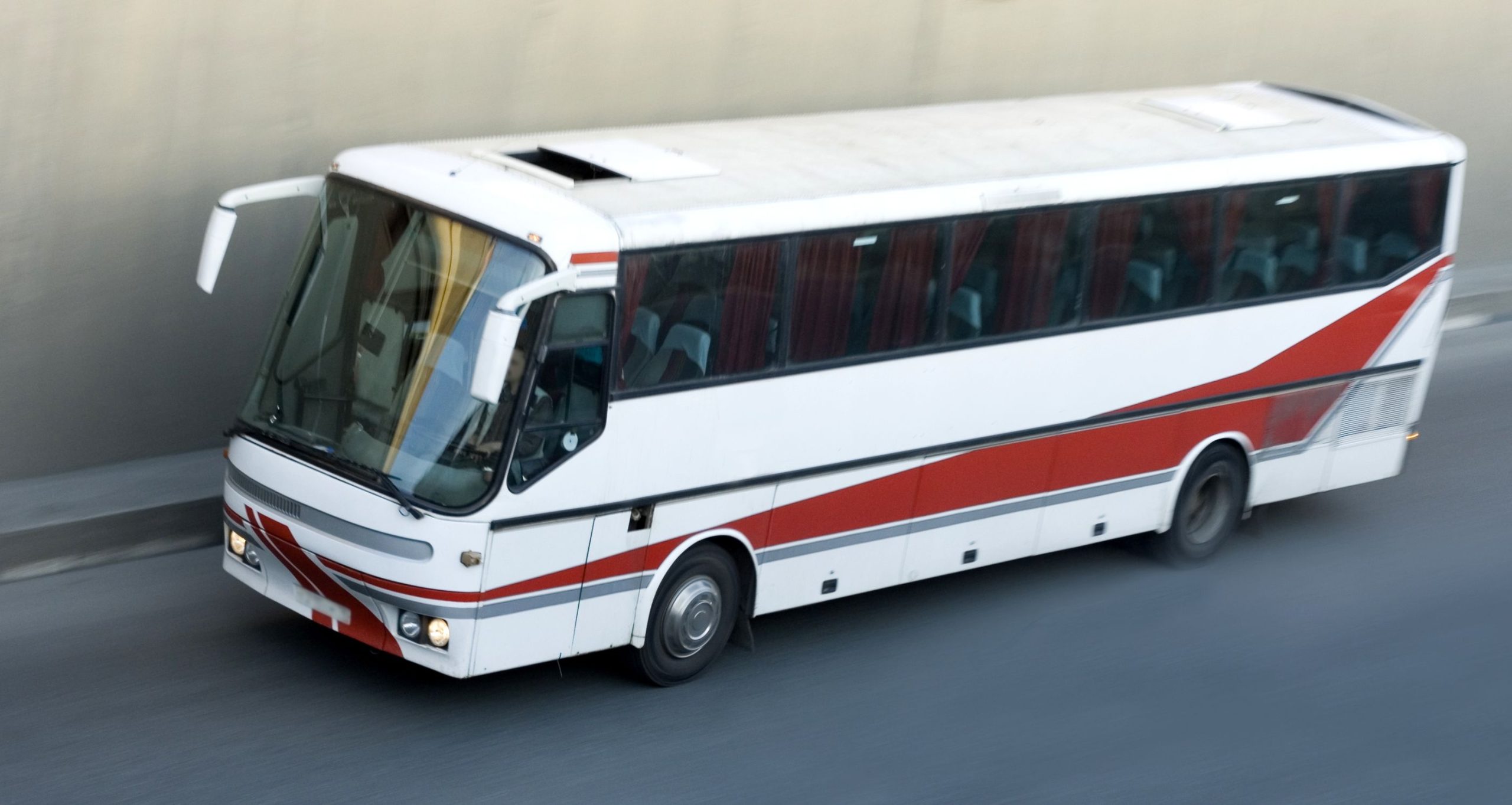 The Ultimate Guide to Choosing a 40-Passenger Charter Bus